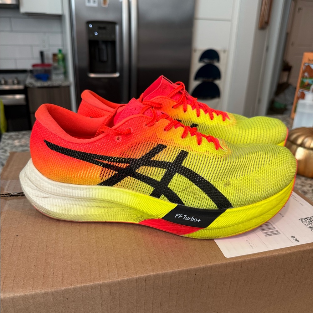 ASICS MetaSpeed Sky Paris